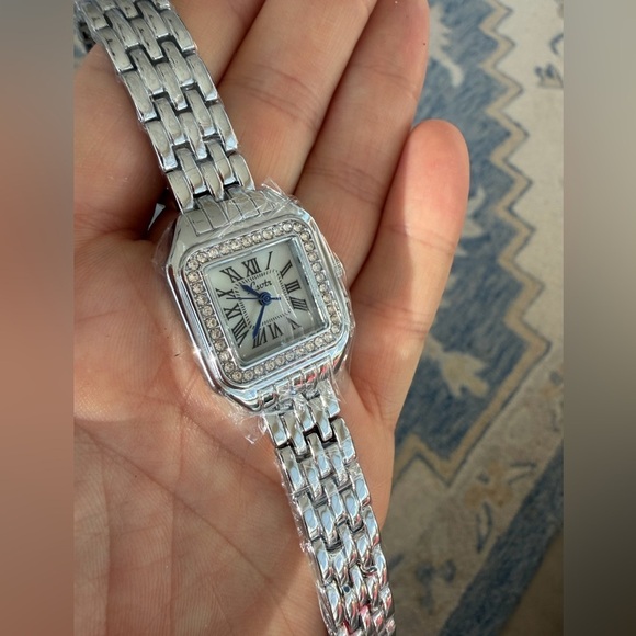 Panthere Elegant Silver Crystal Watch main image 4